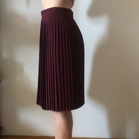 American Apparel Accordion Burgundy Skirt Size Small - Picture 7 of 7
